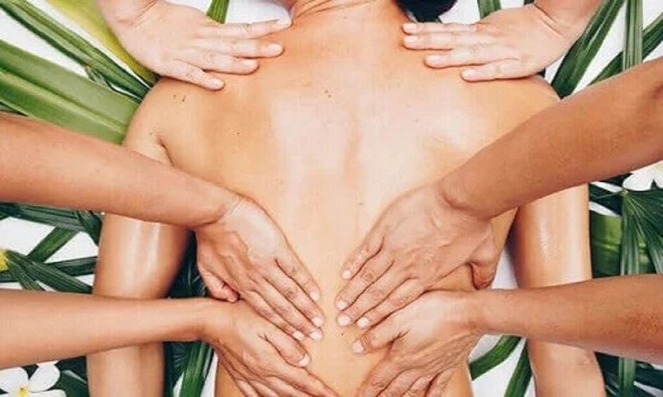 Vietnam: Six-Hand Massage