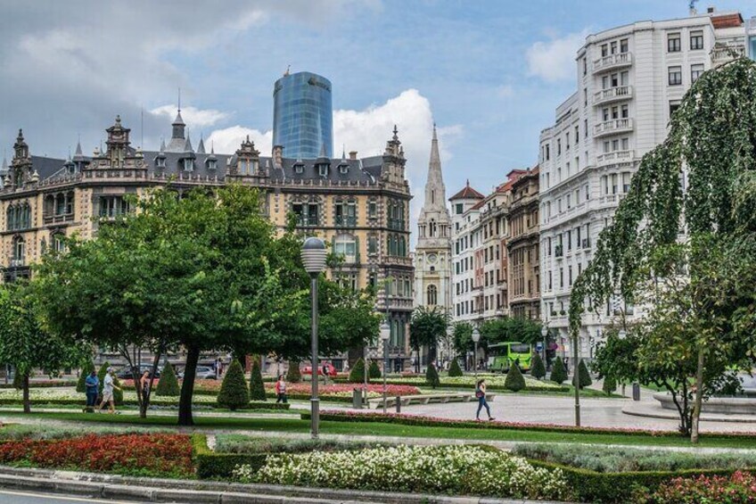 2 Hours Private Family Guided Walking Tour in Bilbao