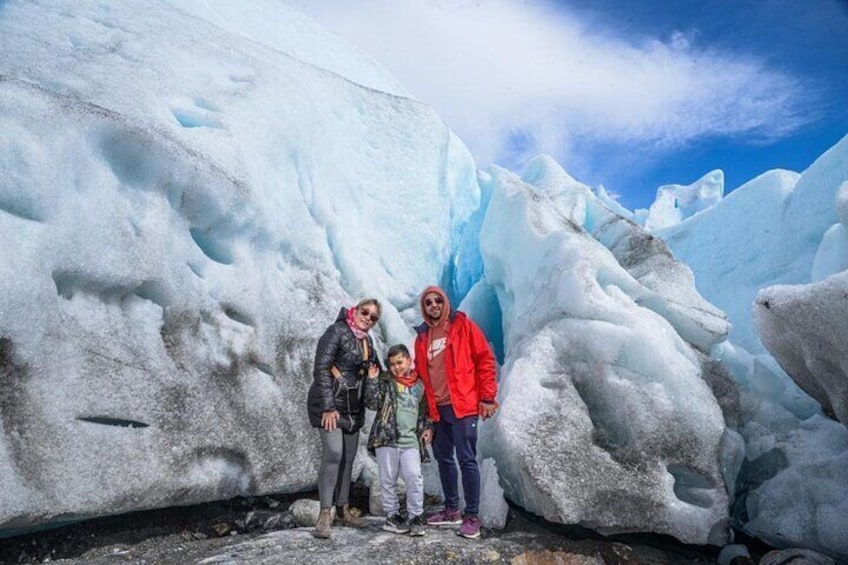 Blue Safari Experience: Hike and Navigation through Glaciers