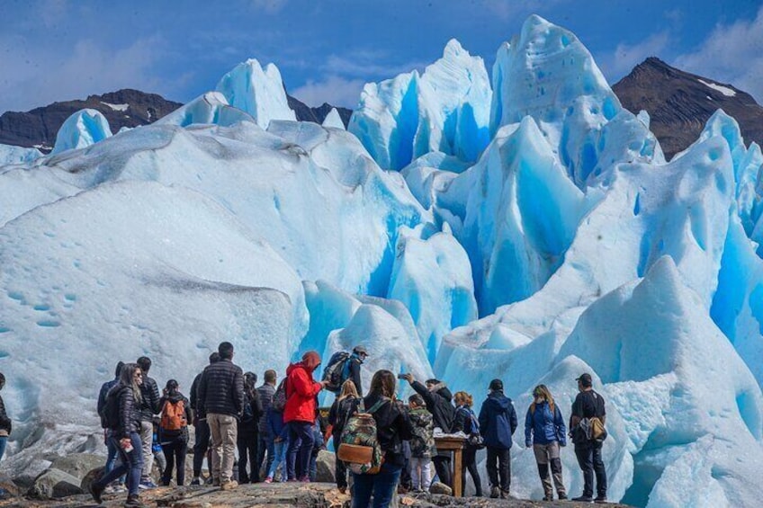Blue Safari Experience: Hike and Navigation through Glaciers
