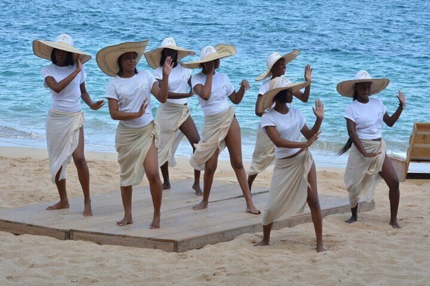 Ocho Rios: Bamboo Beach Club VIP Access with Lunch and Cocktails