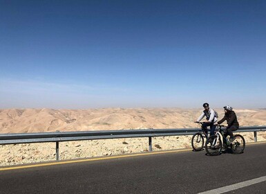 Madaba: recorrido guiado en bicicleta desde Nebo a Mukawer