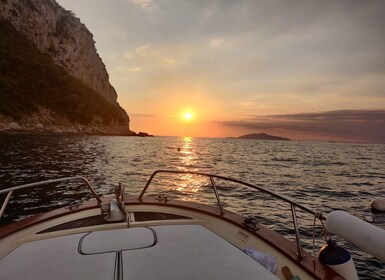 Capri: yksityinen kierros tyypillisellä veneellä