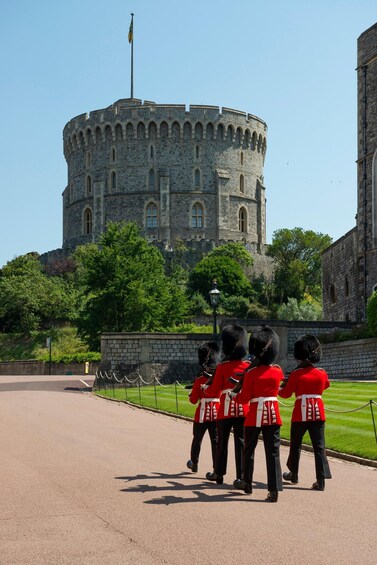 Picture 3 for Activity From London: Guided tour to Windsor Castle & Afternoon Tea