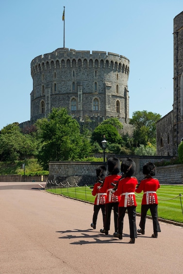 Picture 3 for Activity From London: Guided tour to Windsor Castle & Afternoon Tea