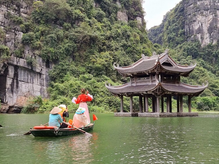 Vietnam: Full-Day Trang An Complex and Bai Dinh Pagoda From Hanoi