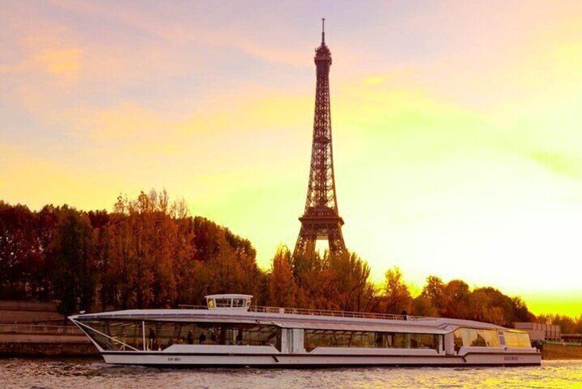 Seine Cruise & Waffle Tasting near the Eiffel with Hotel Pick up