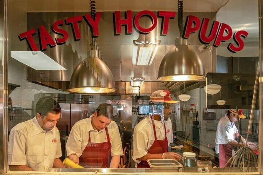 Private Historical Journey in the Tail O the Pup in LA