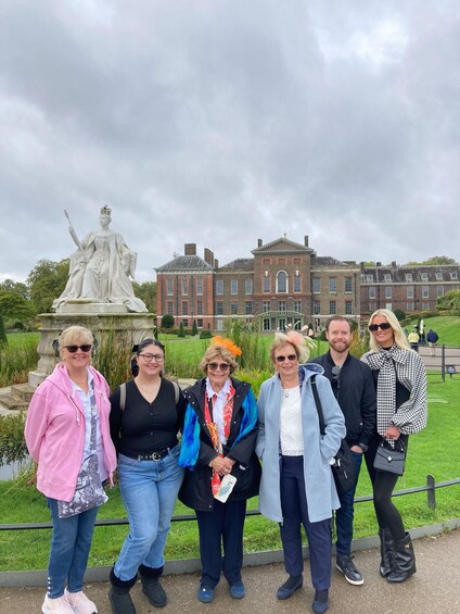 London: VIP Kensington Palace Tour and Royal High Tea