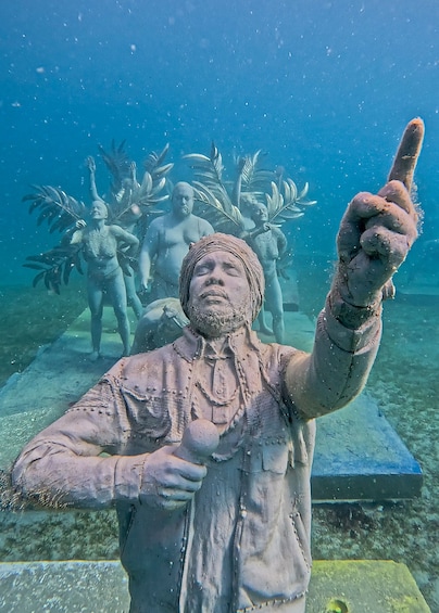 Single tank dive at the Underwater Sculpture Park 