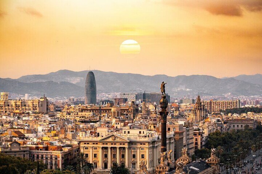 Barcelona: Sagrada Familia, Modernism and Gothic Quarter