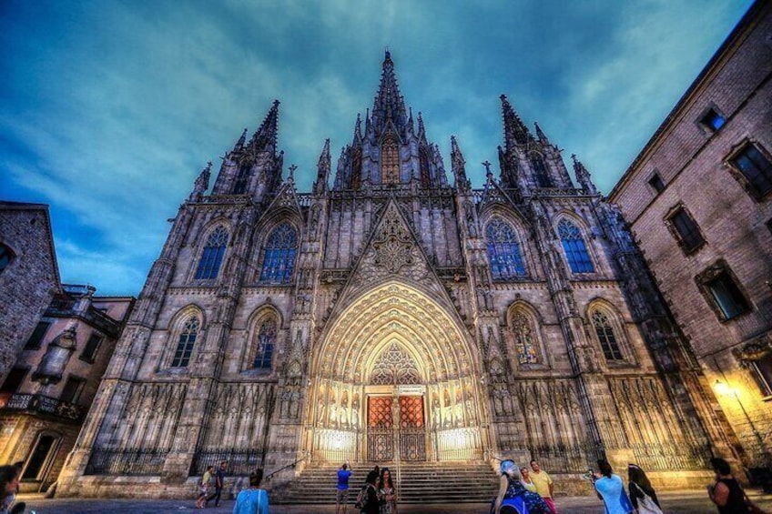 Barcelona: Sagrada Familia, Modernism and Gothic Quarter