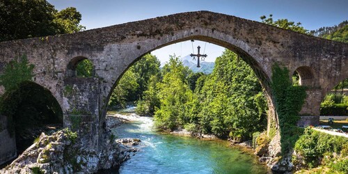 From Santander or Llanes: Covadonga Lakes & Cangas de Onis