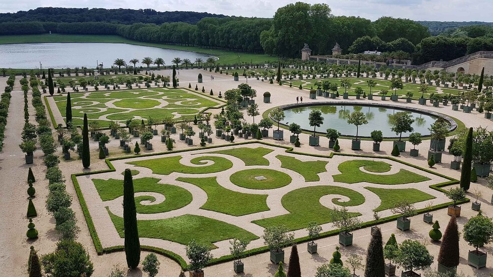 From Paris: Versailles Palace and Gardens Guided Experience