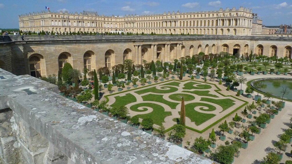 Picture 3 for Activity From Paris: Versailles Palace and Gardens Guided Experience