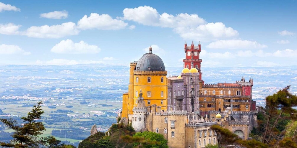 Lisbon: Guided Day Tour of Sintra, Pena, Regaleira & Cascais