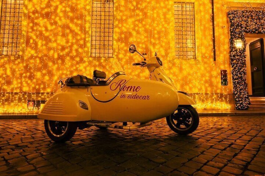 Christmas Lights Panoramic Vespa Sidecar Tour