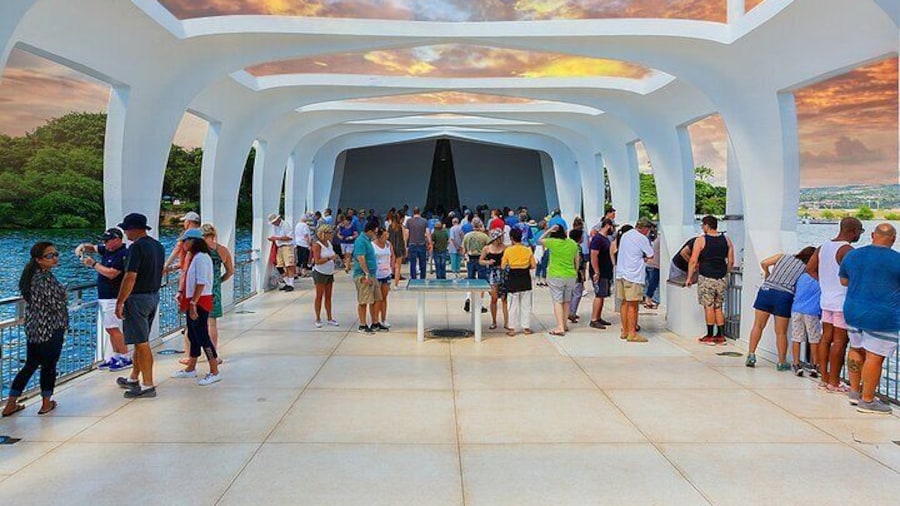 Tribute to Pearl Harbor Arizona Memorial and Honolulu City Tour