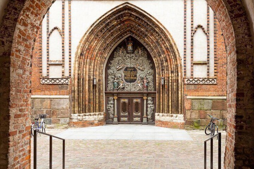 Stralsund Old Town Walking Tour, St Mary's Church with Guide
