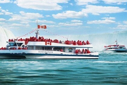 Tour completo delle Cascate del Niagara: Giro in barca & viaggio dietro le ...