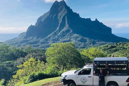 Guided Excursion in 4x4 in Moorea between Land and Sea
