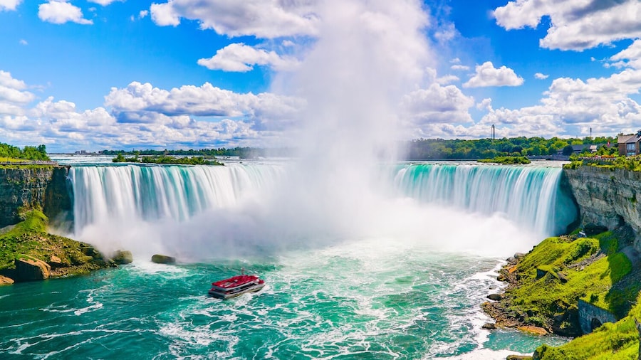 Niagara Falls Explorer: A Self-Guided Walking Tour