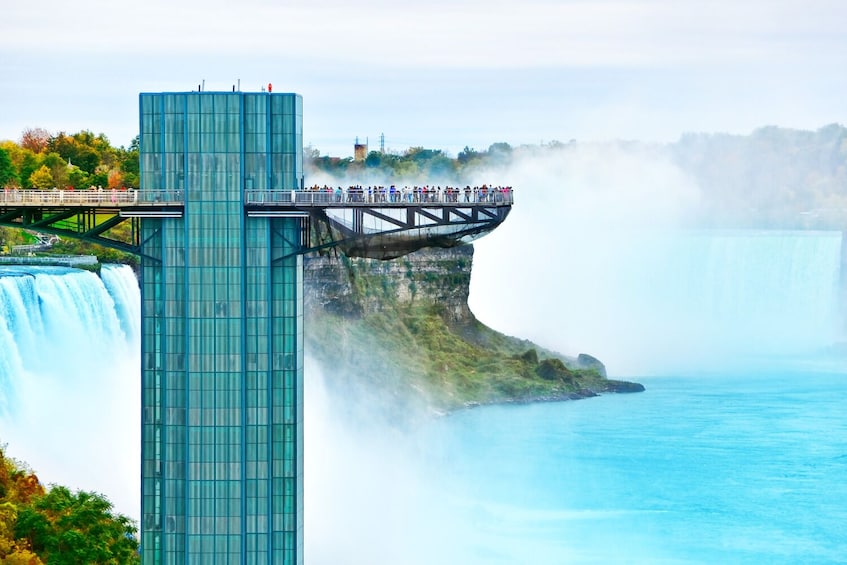 Niagara Falls Explorer: A Self-Guided Walking Tour