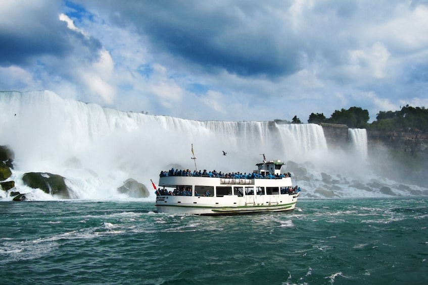 Niagara Falls Explorer: A Self-Guided Walking Tour