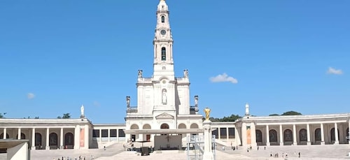 Tour privado de medio día al Santuario de Fátima (misa opcional) 5h