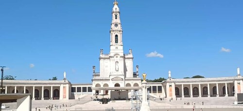 Tour privato di mezza giornata del Santuario di Fátima (Messa facoltativa) ...