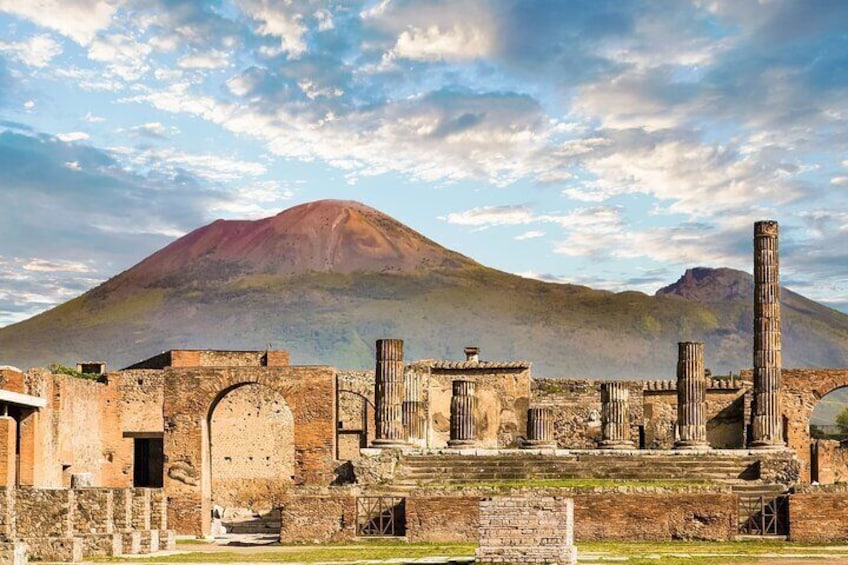 Visit of Pompei and Wine Tasting with Lunch from Salerno