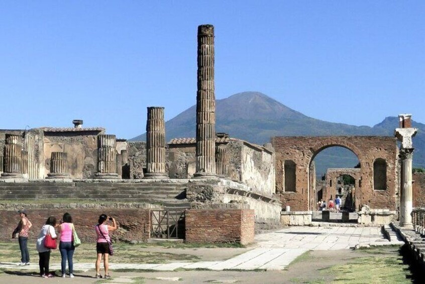 Pompei and Mount Vesuvius Wine Tasting Private Tour from Salerno