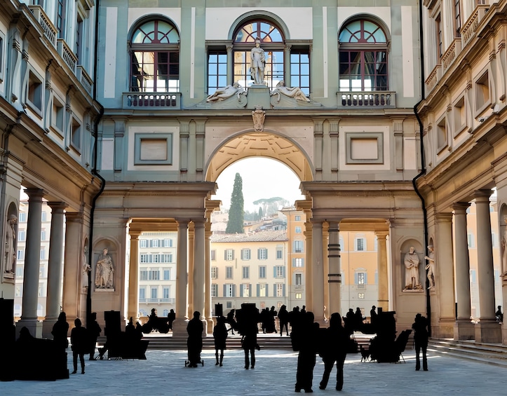 Florence: Uffizi H 11 & Accademia H 16.30 Priority Tickets with Audio App
