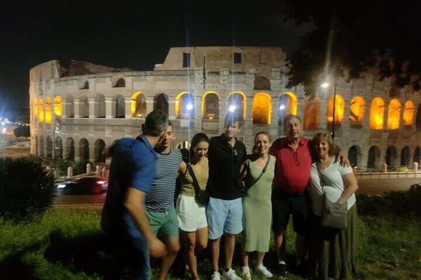 Elegant Rome by night tour and dinner in a local restaurant