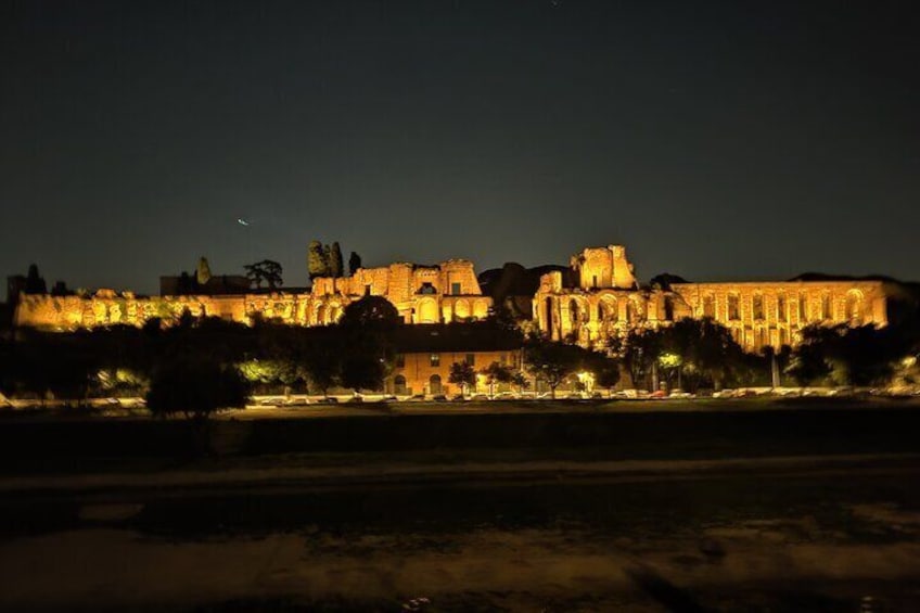 Elegant Rome by night tour and dinner in a local restaurant