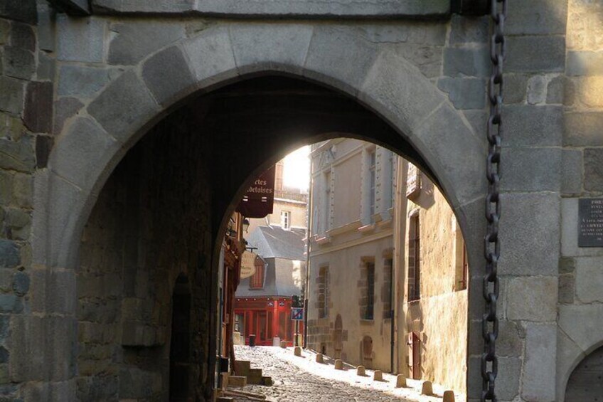 Rennes: Private guided walking tour of the city centre