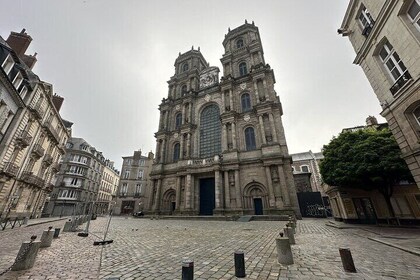 Rennes: Private guided walking tour of the city centre