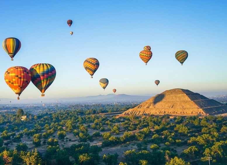 Ciudad de México: Vuelo en Globo+Desayuno en Cueva+Piramides