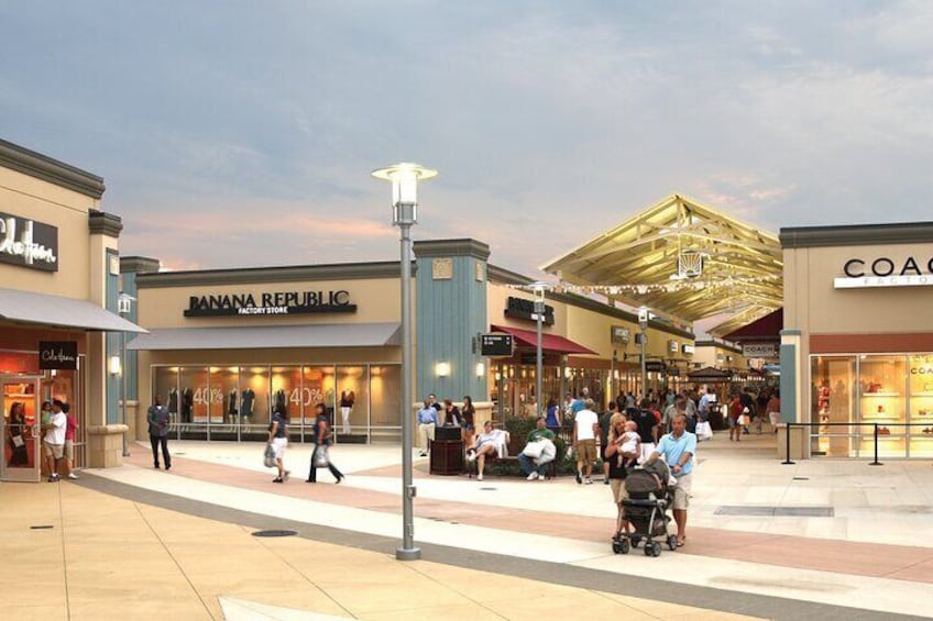 Private Shopping Tour from Cincinnati to Cincinnati Outlets