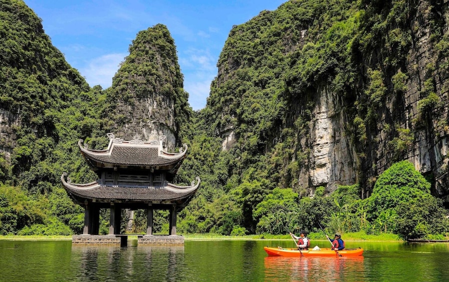 Vietnam: Majestic Bai Dinh - Trang An Tour