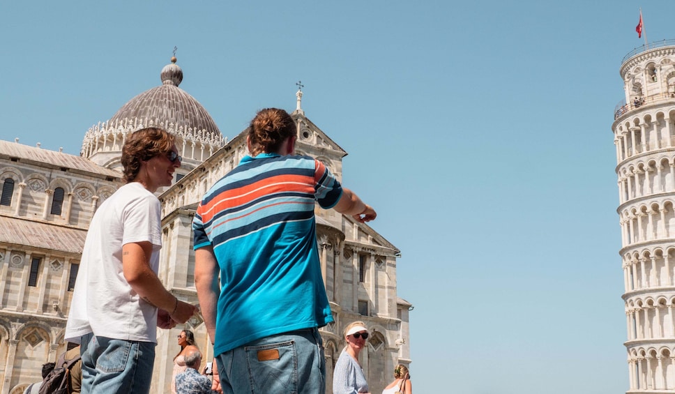 Discovering the wonders of Pisa from Livorno with optional leaning Tower