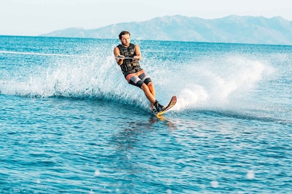 Super Paradijselijk Strand: Waterskiën