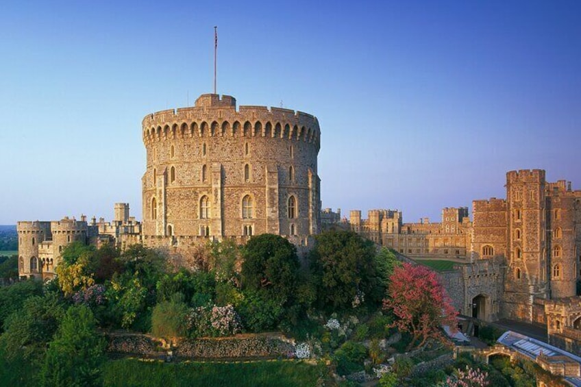 From London Guided tour to Windsor Castle with an Afternoon Tea