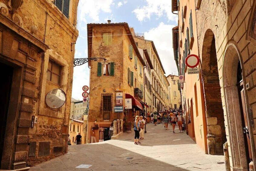 8 Hour Private Tour from Florence: Montepulciano and Pienza 
