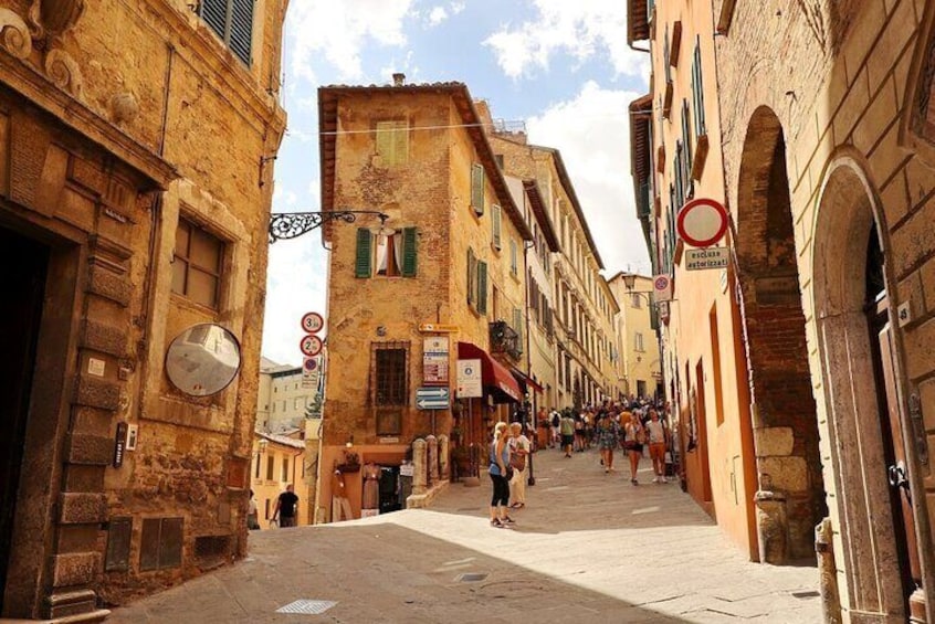 8 Hour Private Tour from Florence: Montepulciano and Pienza