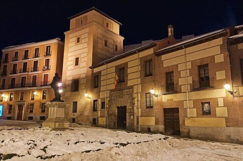House and Tower of the Lujanes. Villa Square.