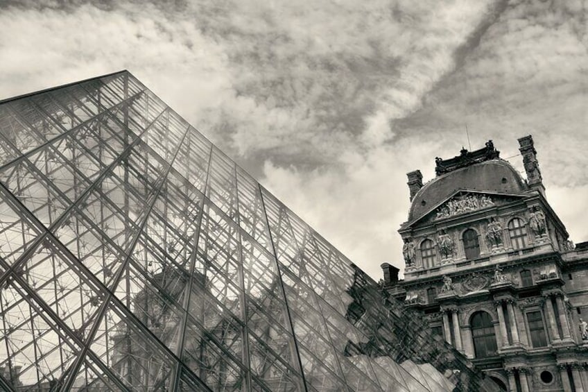 Skip The line Louvre Museum Ticket and Guided Tour