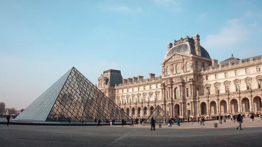 Skip The line Louvre Museum Ticket and Guided Tour