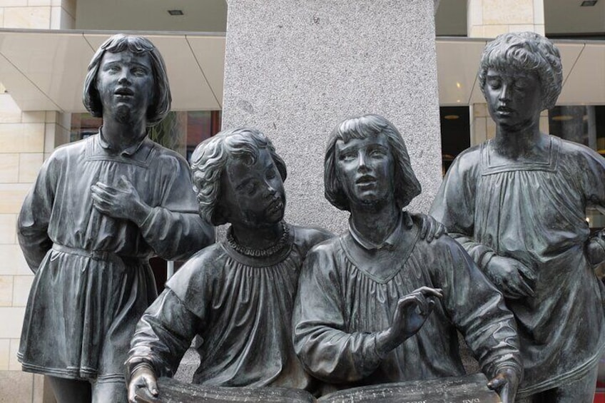 See the statue of The Dresden Boys Choir. 