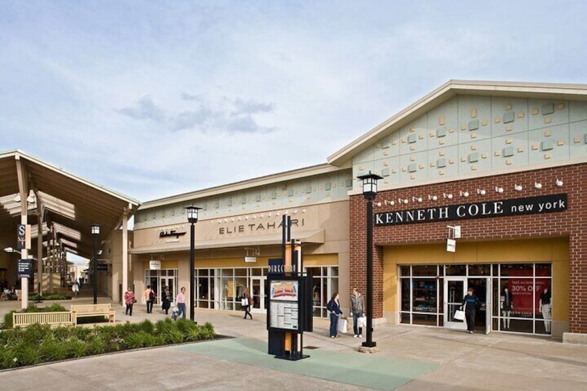 Private Shopping Tour from Chicago to Chicago Premium Outlets